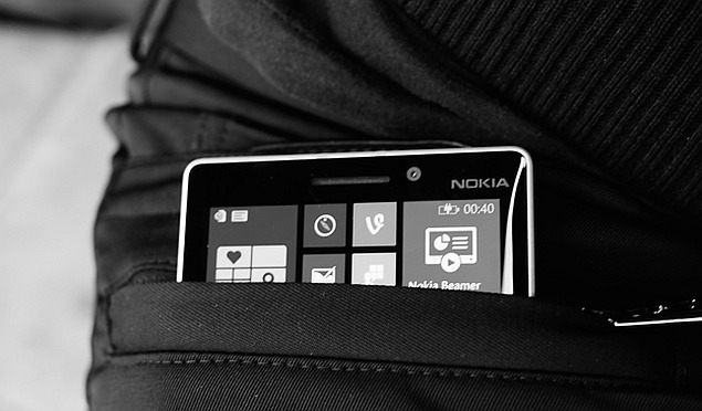 wireless_charging_trousers_for_lumia_2.jpg