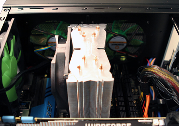 Shot of the two fans blowing fresh air down to the CPU cooler’s fan (left) and the RAM’s heat sinks (bottom right). The rear fan on the far left is blowing air out.